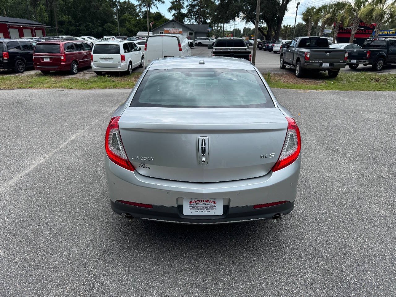 Used 2013 Lincoln MKS FWD image 5