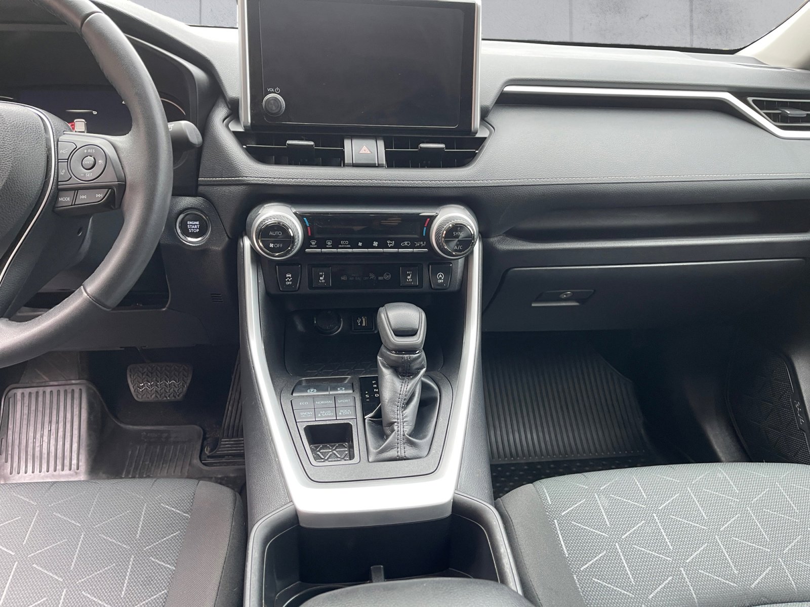 Used 2023 Toyota RAV4 XLE w/ Convenience Package image 12