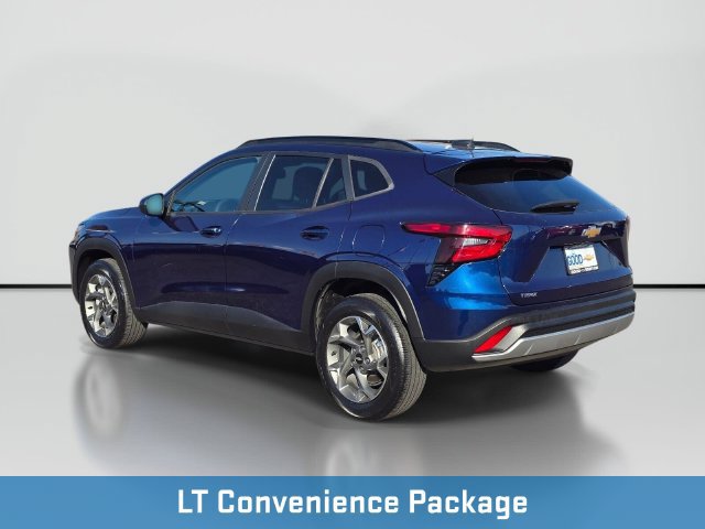 Used 2024 Chevrolet Trax LT w/ Sunroof Package FWD image 3