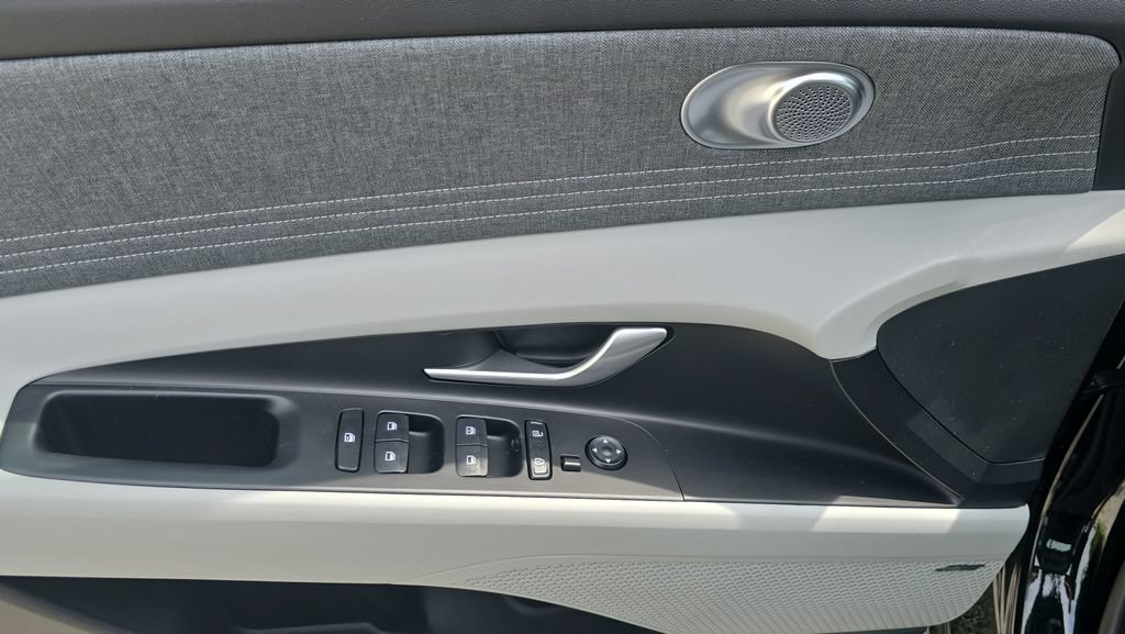 New 2026 Hyundai Elantra Limited FWD image 16