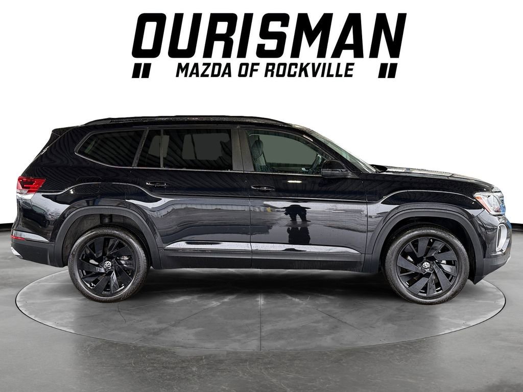 Used 2025 Volkswagen Atlas SE w/ Panoramic Sunroof Package image 7