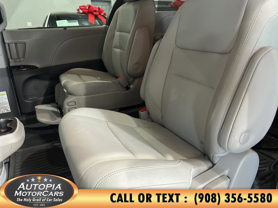 Used 2019 Toyota Sienna XLE image 25