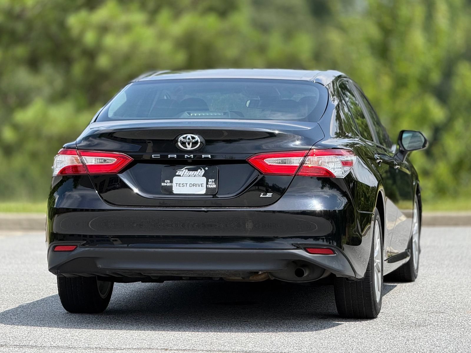 Used 2018 Toyota Camry LE FWD image 7