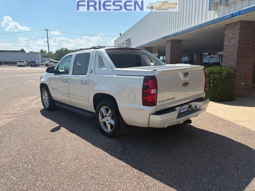 Used 2013 Chevrolet Avalanche LTZ AWD/4WD image 3