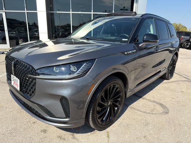 Used 2025 Lincoln Aviator Reserve w/ Equipment Group 201A image 3