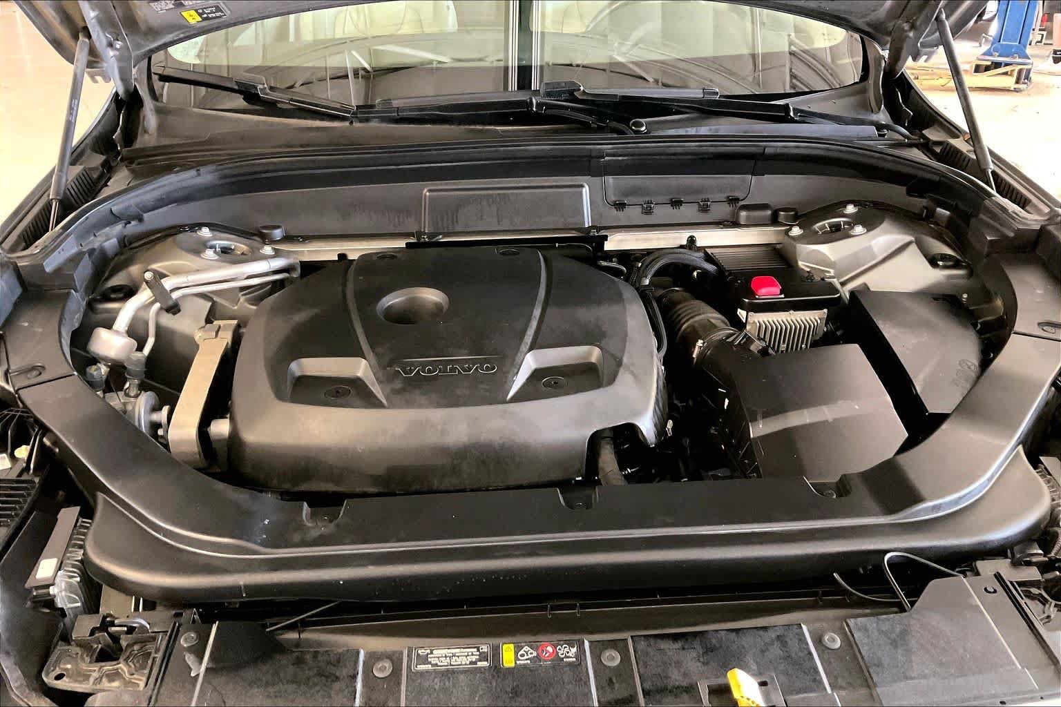 Used 2020 Volvo XC60 T6 Momentum AWD/4WD image 28