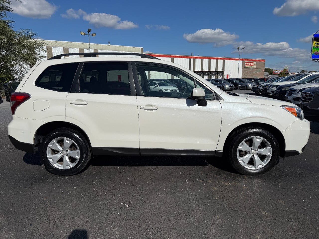 Used 2016 Subaru Forester 2.5i Premium AWD/4WD image 4