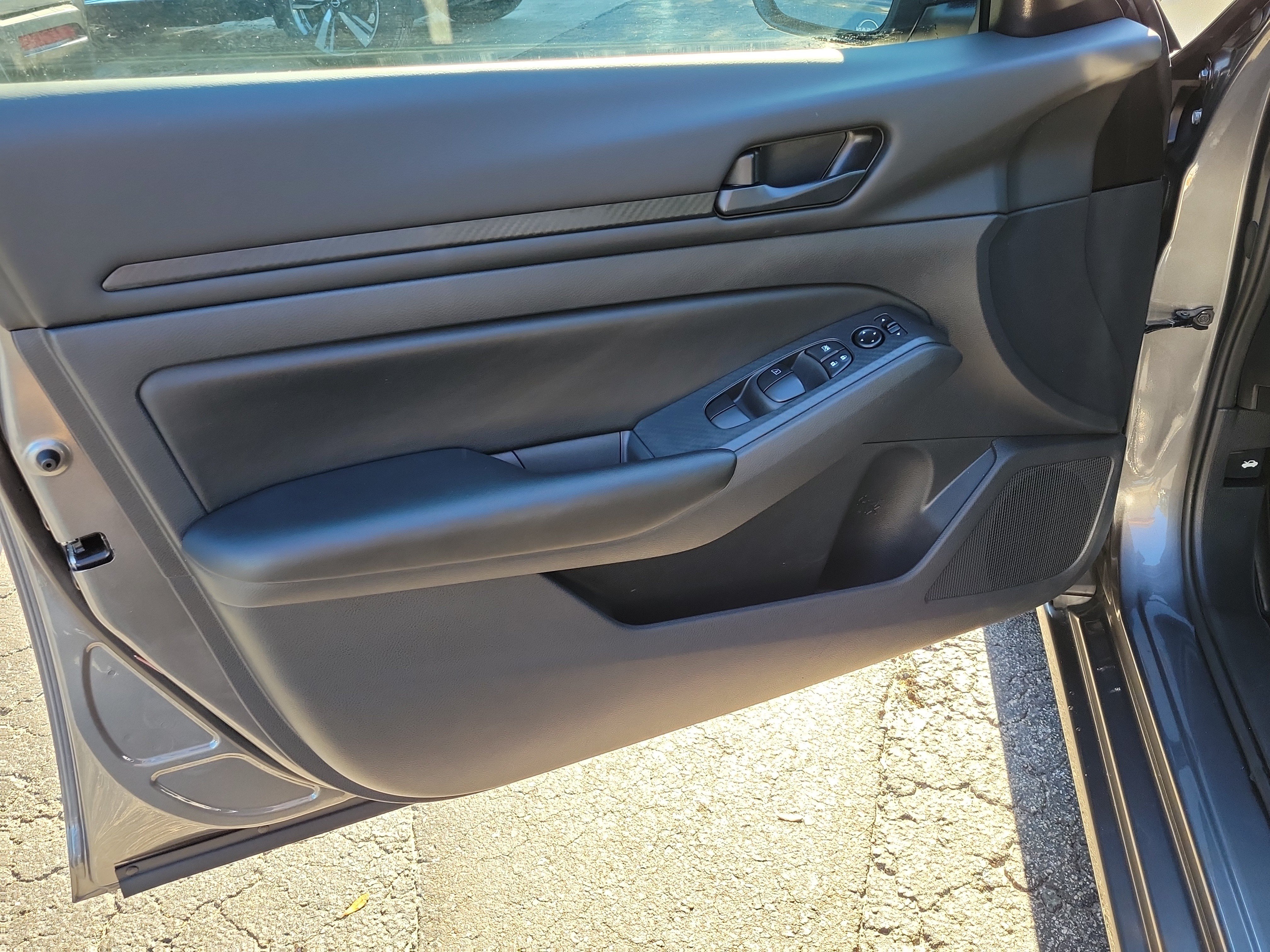 Certified 2025 Nissan Altima 2.5 S FWD image 17