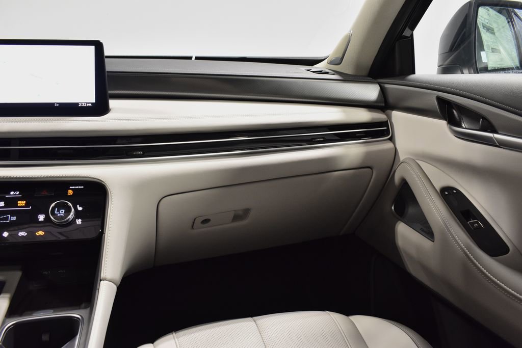 New 2026 INFINITI QX60 Luxe w/ Family Package image 14