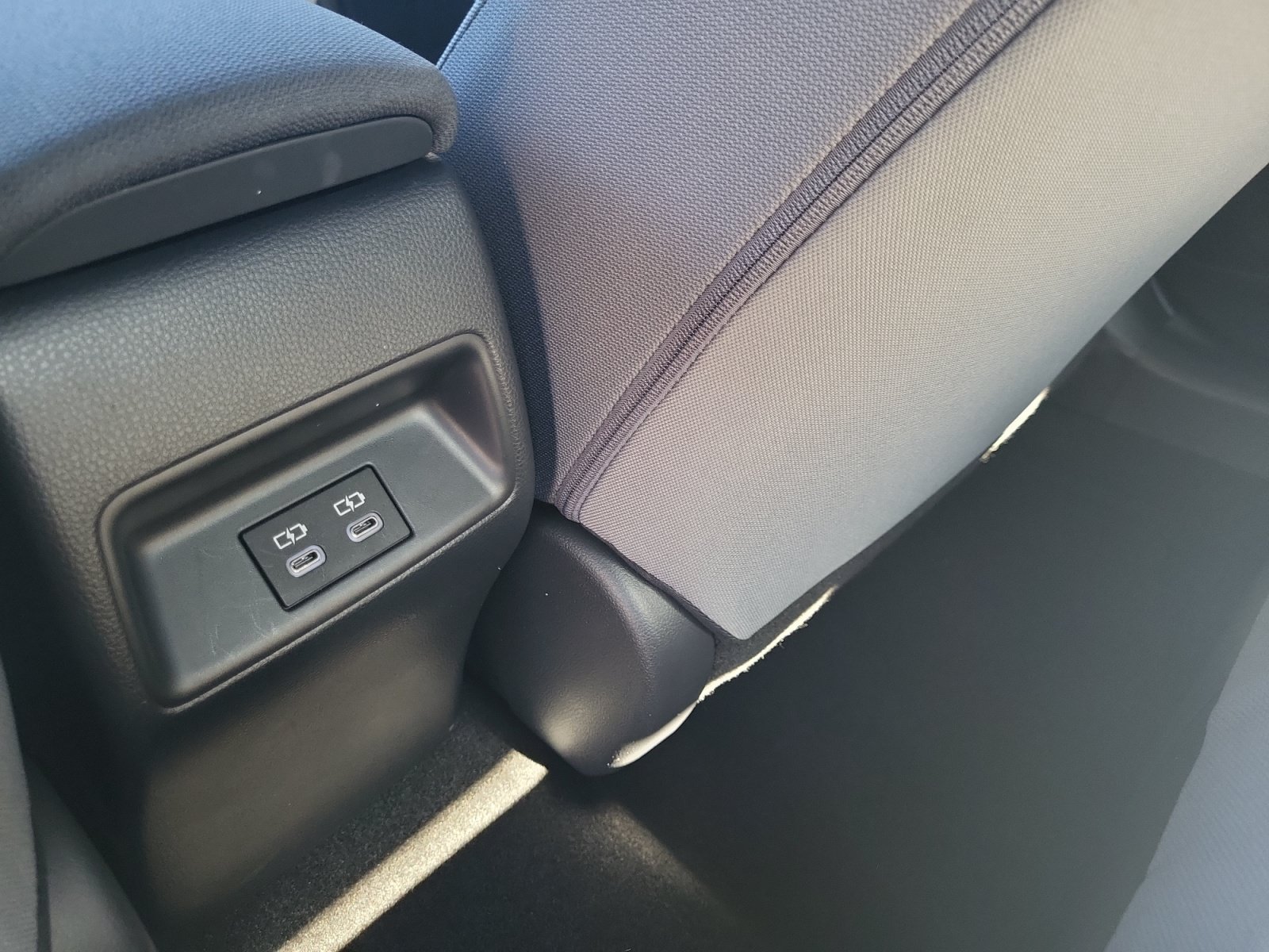 Used 2026 Toyota Corolla SE w/ SE Premium Package FWD image 12