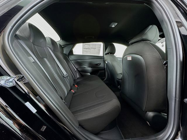 New 2025 Hyundai Elantra SEL image 39