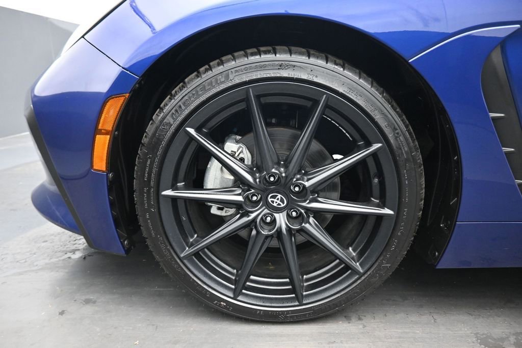 Used 2024 Toyota GR86 Premium RWD image 40
