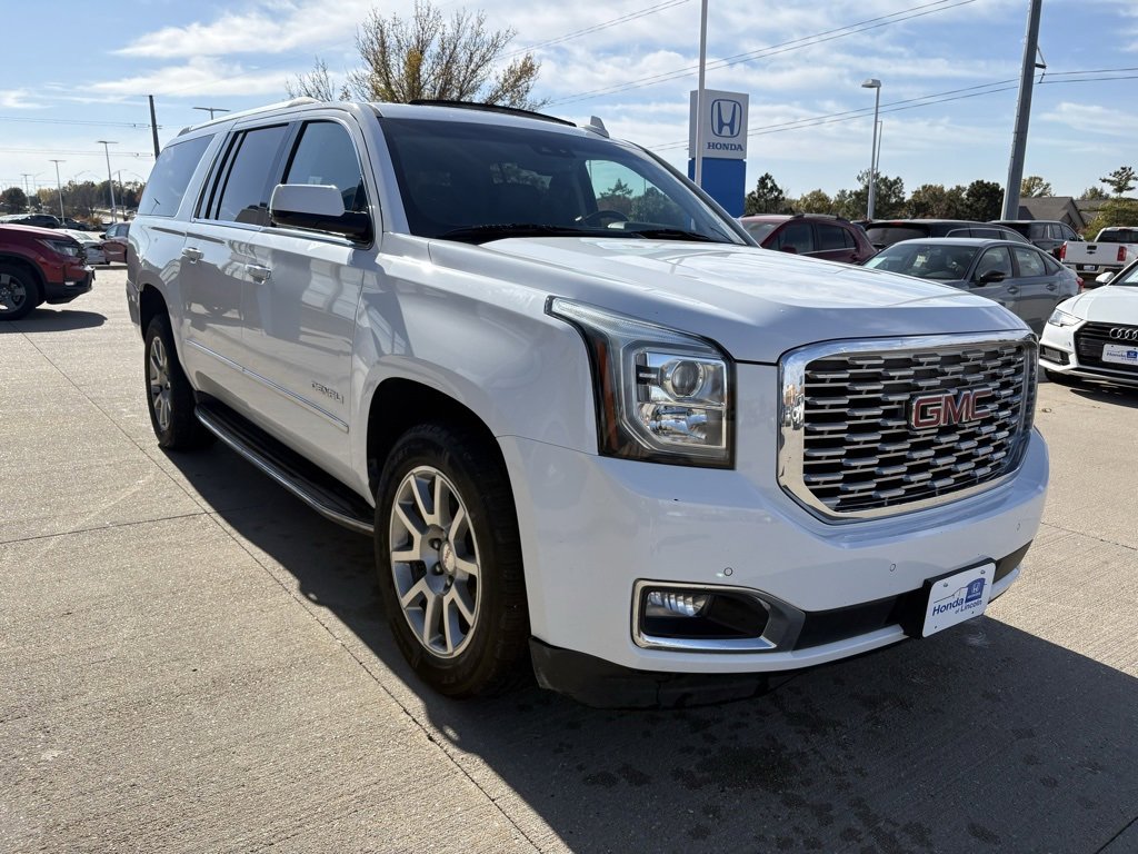 Used 2020 GMC Yukon XL Denali image 3