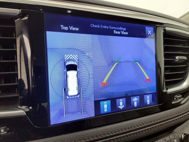 Used 2017 Chrysler Pacifica Limited image 4