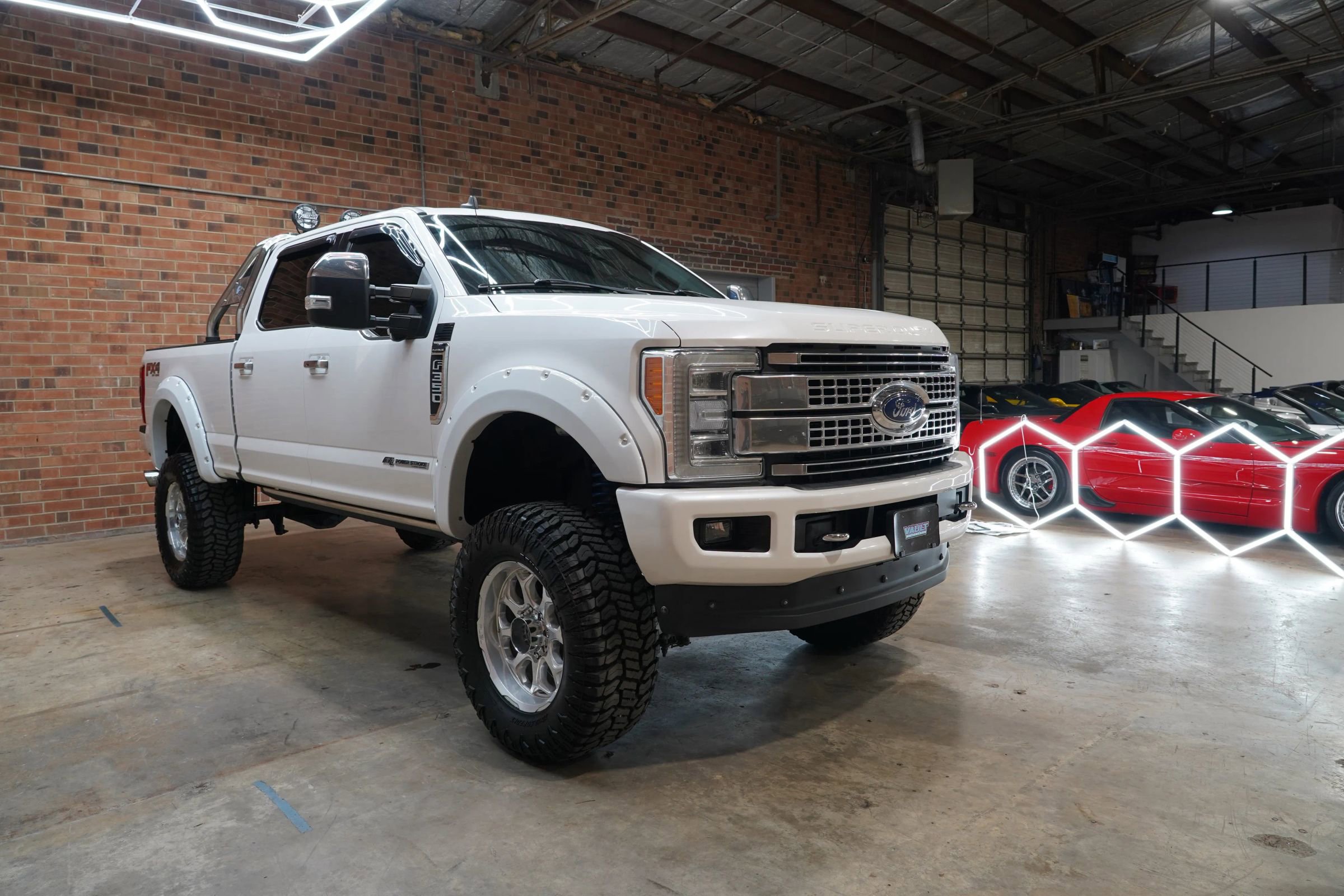 Used 2019 Ford F350 Platinum w/ Platinum Ultimate Package image 3