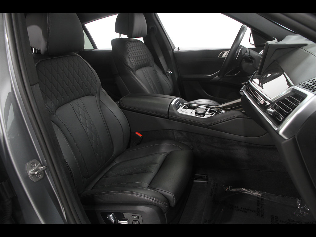 Used 2024 BMW X6 M60i w/ Climate Comfort Package AWD/4WD image 17