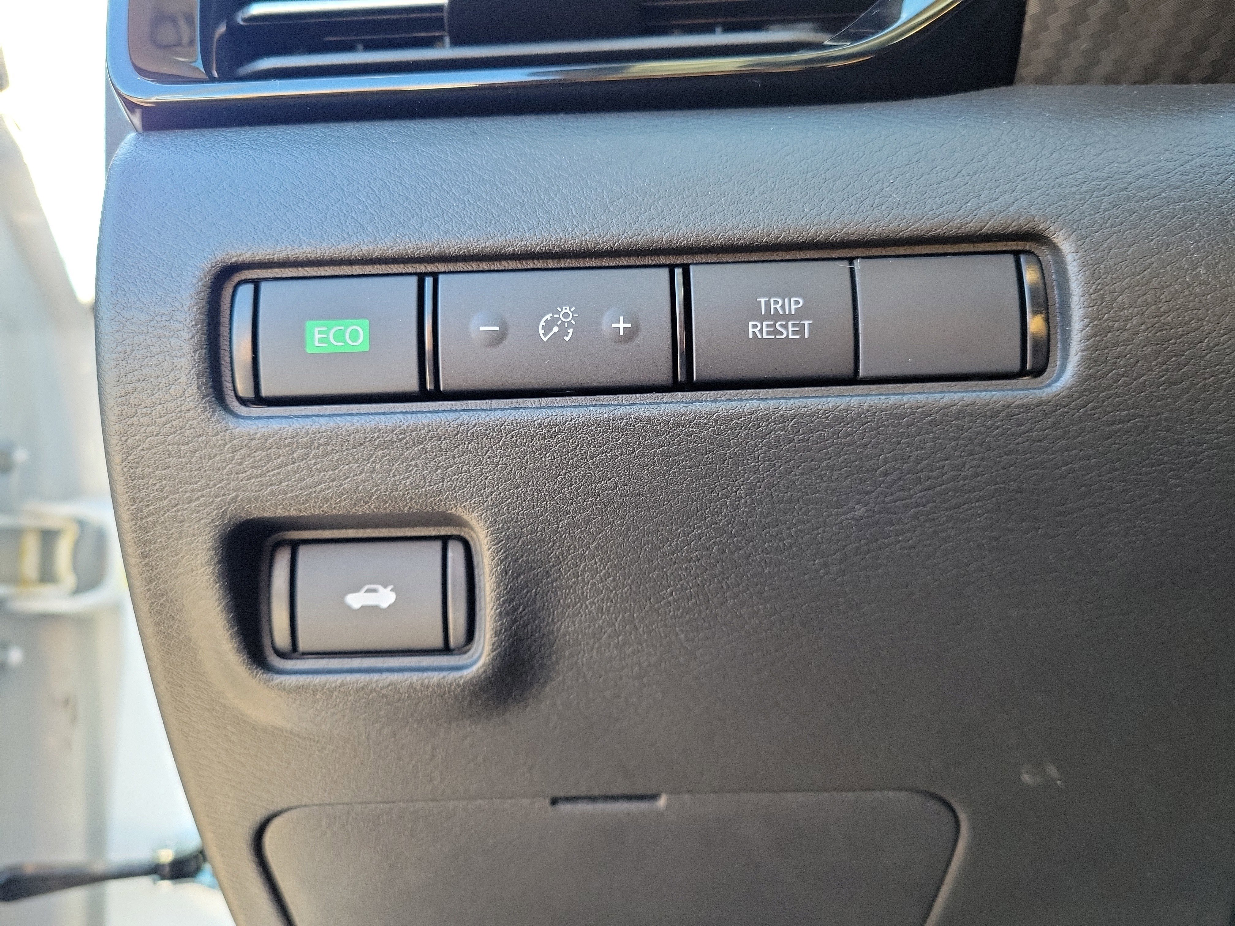 Certified 2025 Nissan Sentra SR image 23