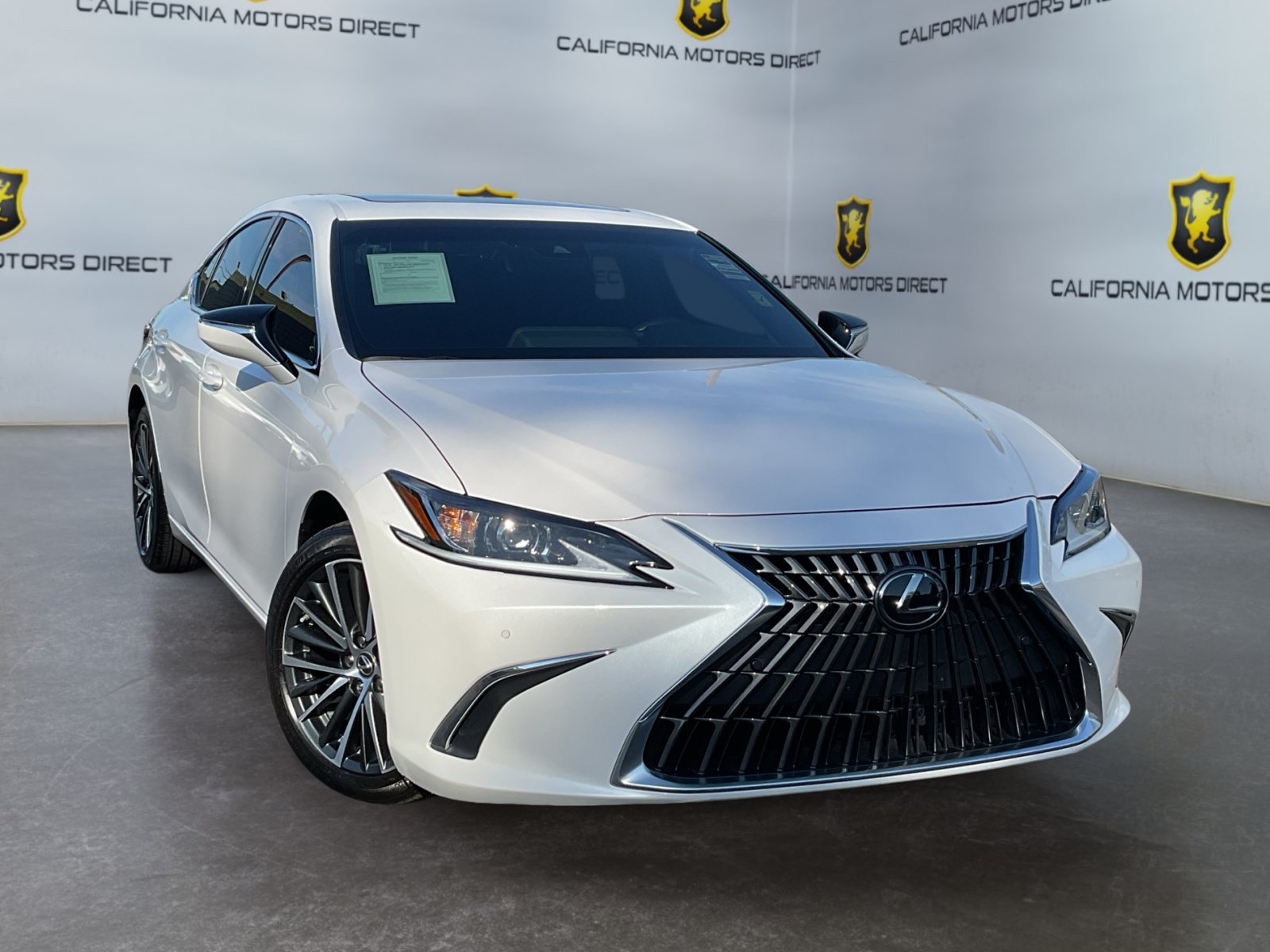 Used 2025 Lexus ES 300h w/ Premium Package FWD image 3
