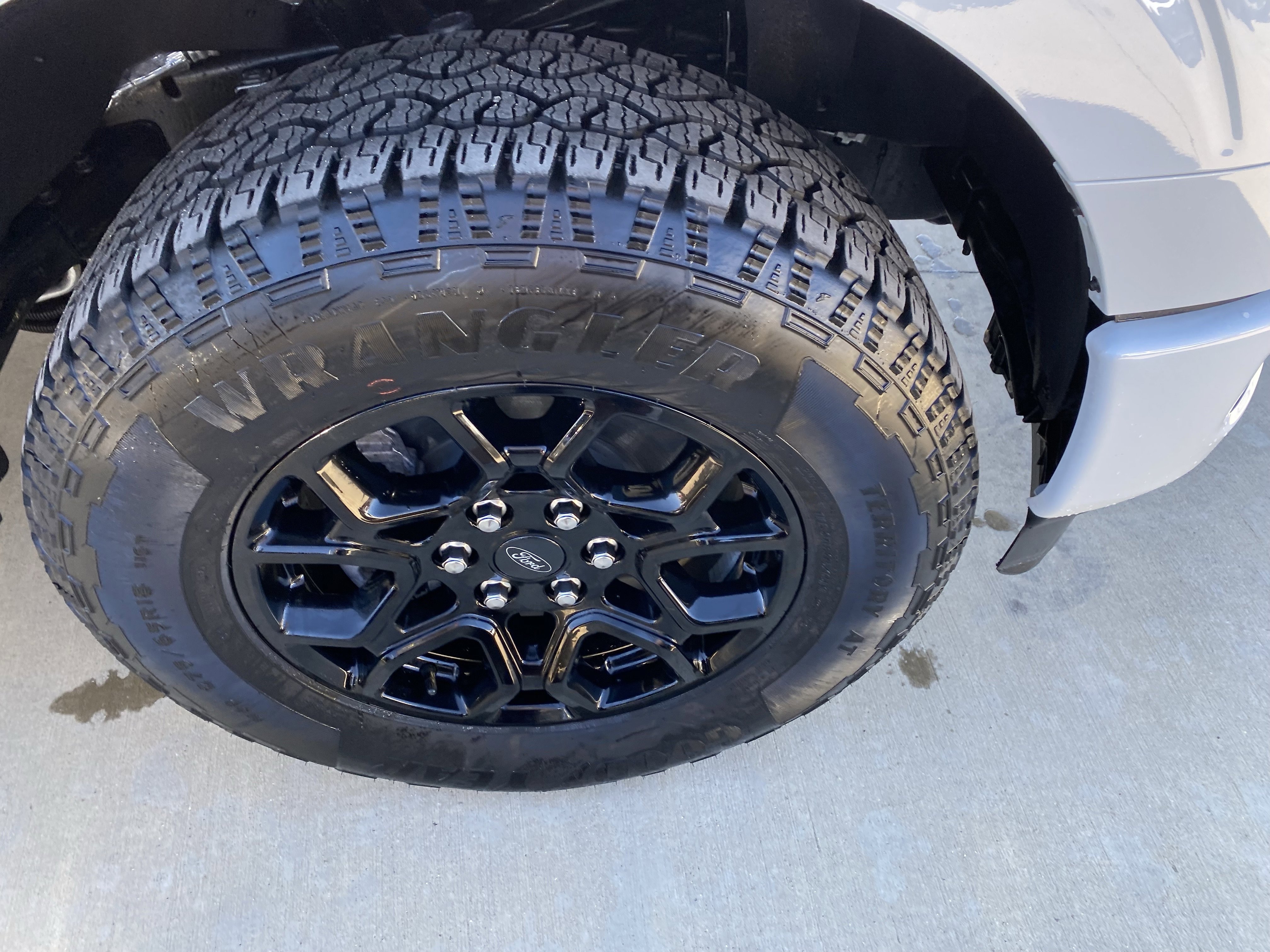 Used 2025 Ford F150 XLT w/ Equipment Group 302A MID image 5