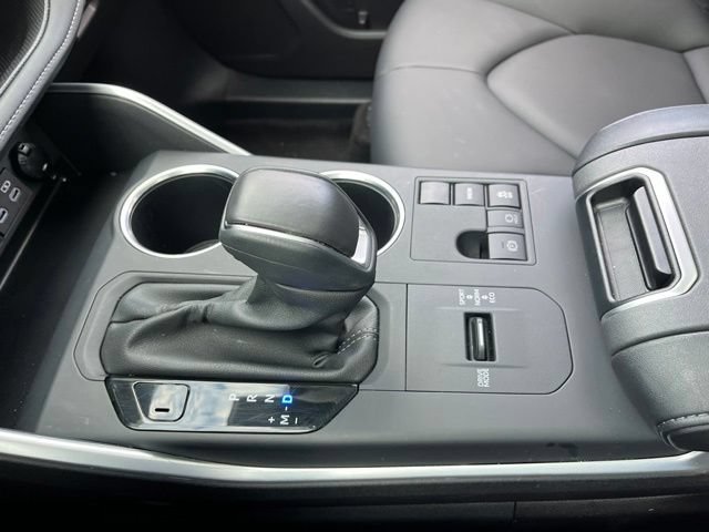 Used 2025 Toyota Highlander XLE FWD image 28