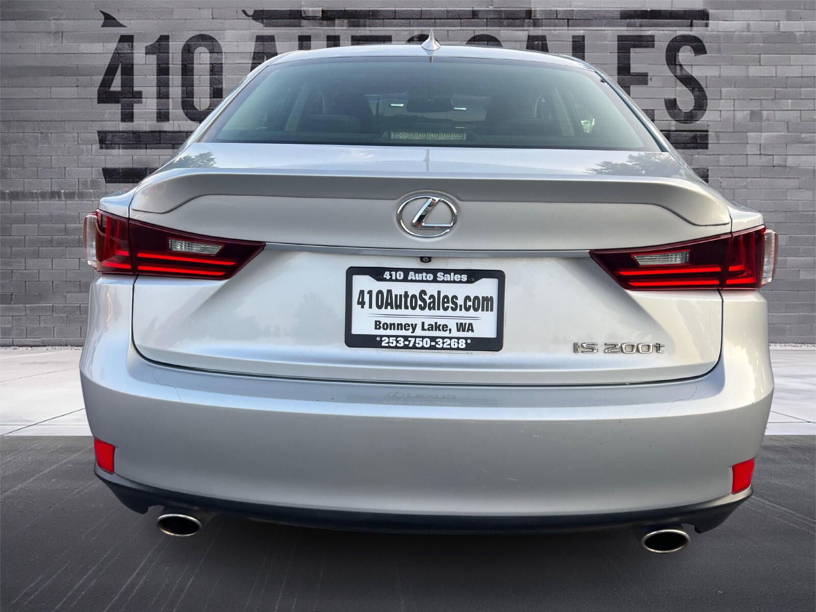 Used 2016 Lexus IS 200t image 4