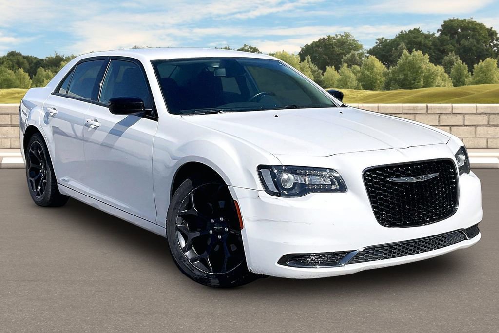 Used 2019 Chrysler 300 Touring w/ Sport Appearance Package image 2