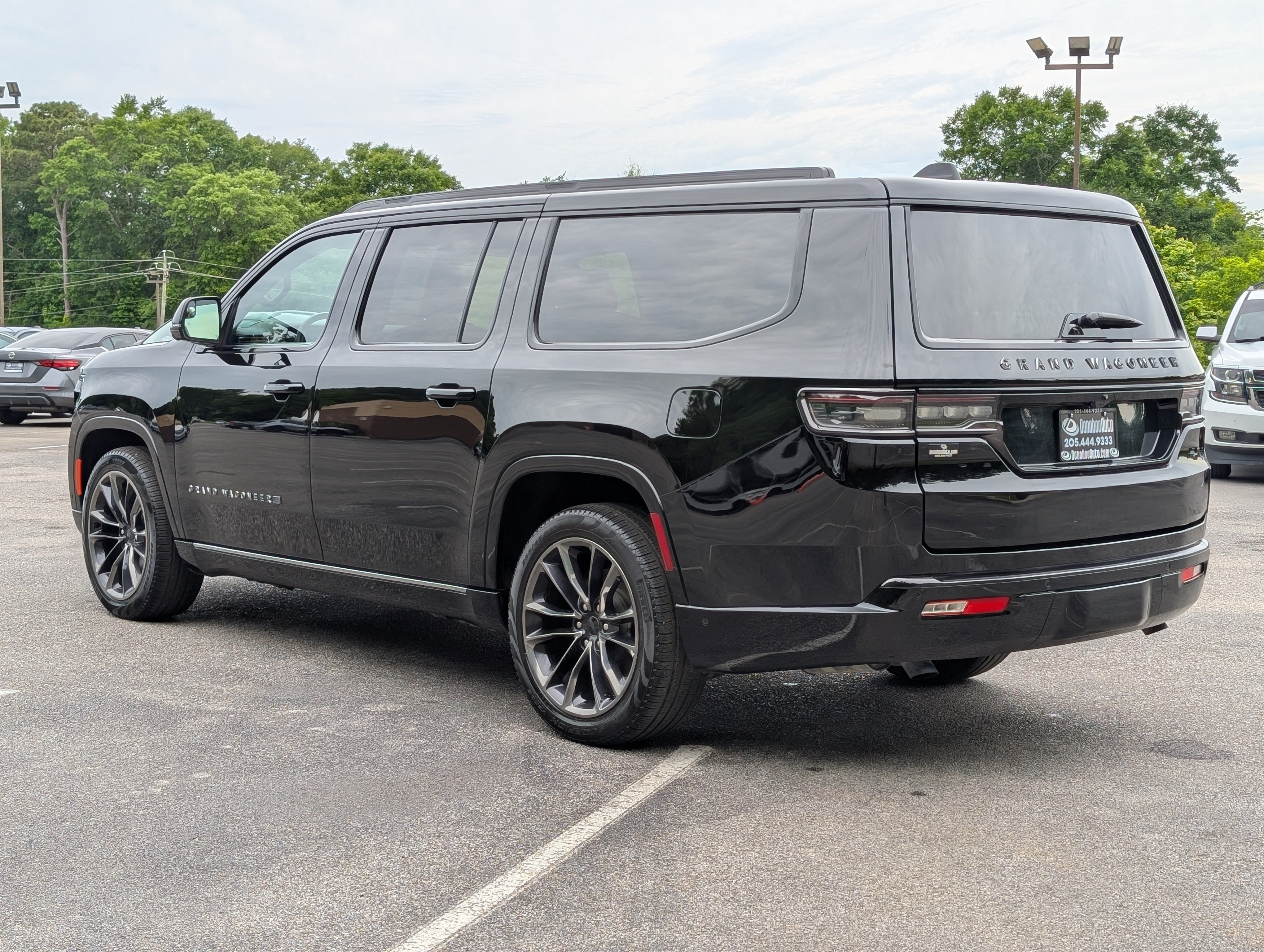 Used 2025 Jeep Grand Wagoneer L Series III w/ Quick Order Packagew 28T AWD/4WD image 8