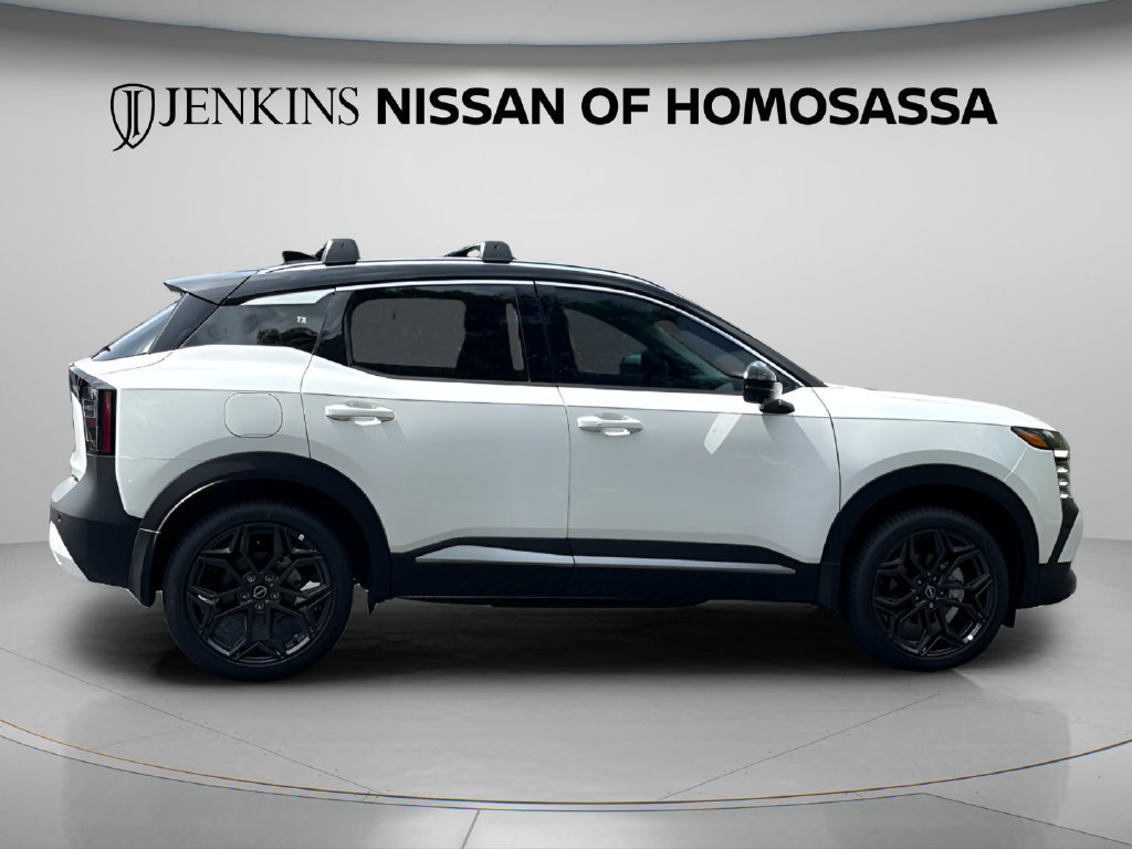 New 2026 Nissan Kicks SR AWD/4WD image 2