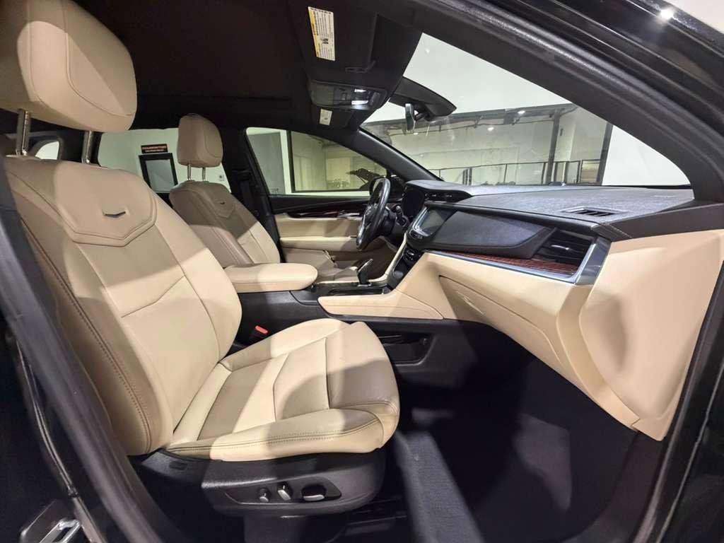 Used 2018 Cadillac XT5 Luxury w/ Driver Awareness Package image 15
