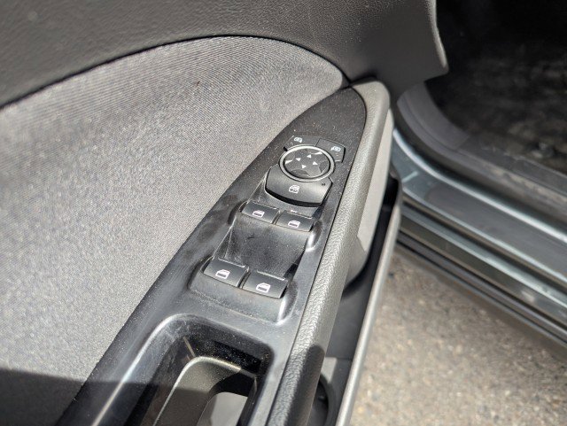 Used 2015 Ford Fusion SE image 9