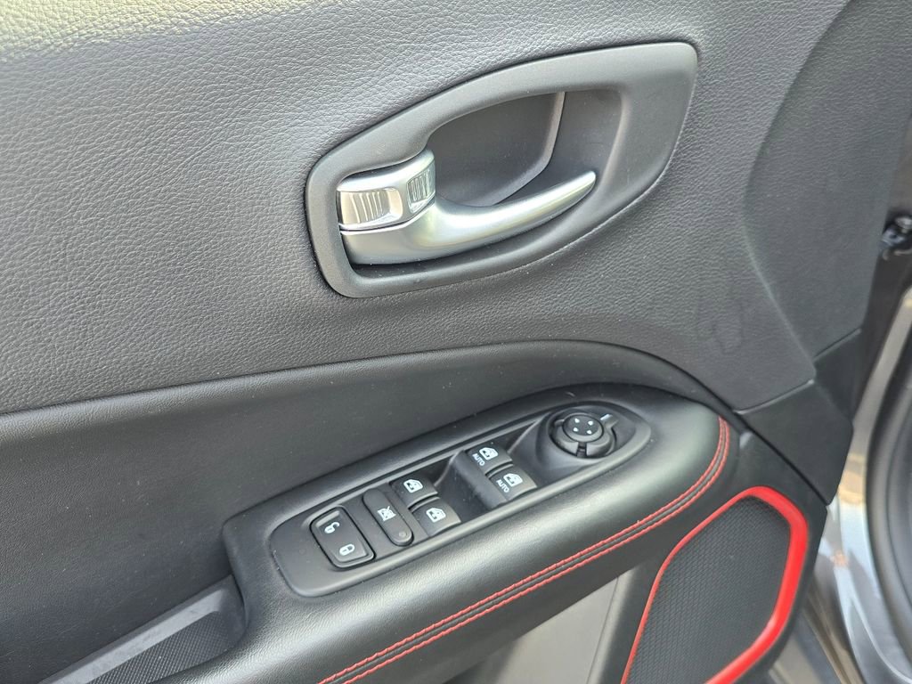 Used 2018 Jeep Compass Trailhawk w/ Navigation Group image 14