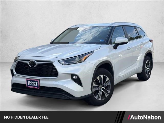 Used 2024 Toyota Highlander XLE AWD/4WD image 1