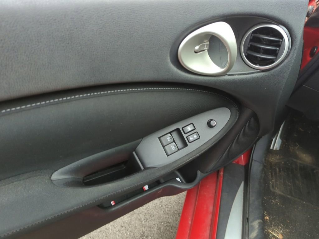 Used 2015 Nissan 370Z Coupe image 8