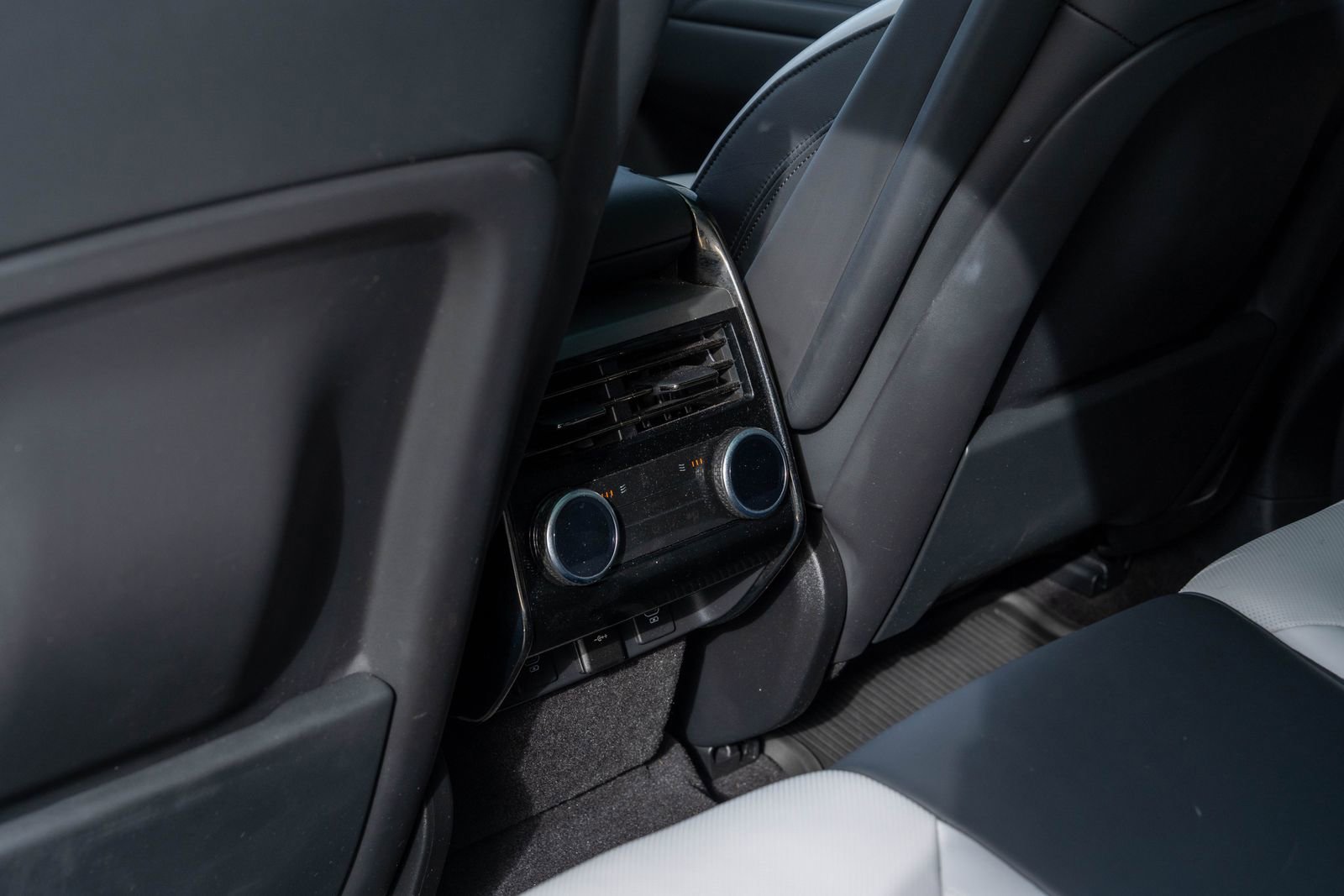 Used 2023 Land Rover Range Rover Sport SE Dynamic image 29