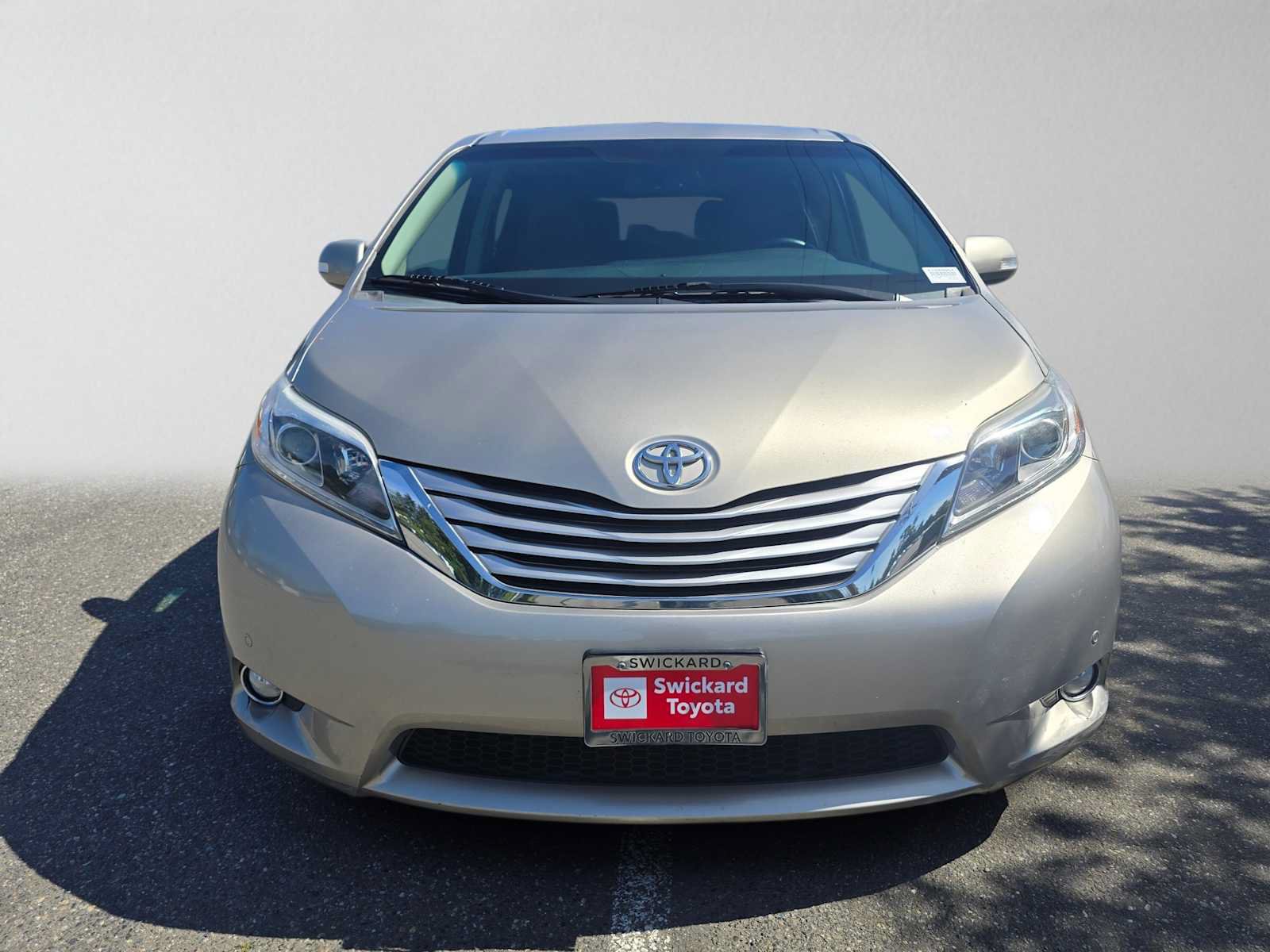 Used 2015 Toyota Sienna Limited AWD/4WD image 2