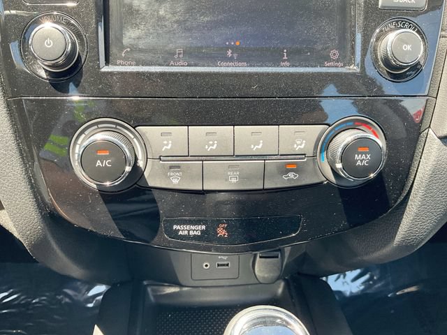 Used 2019 Nissan Rogue S AWD/4WD image 16