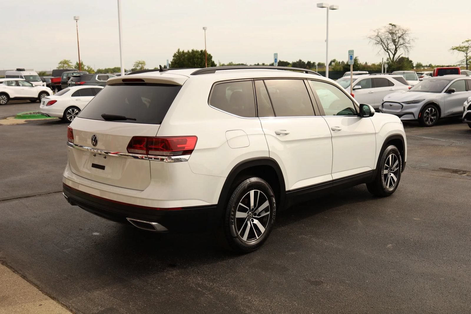 Used 2021 Volkswagen Atlas SE FWD image 5