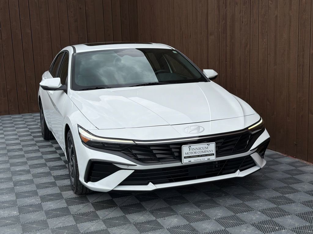 Used 2025 Hyundai Elantra Limited w/ Cargo Package image 12