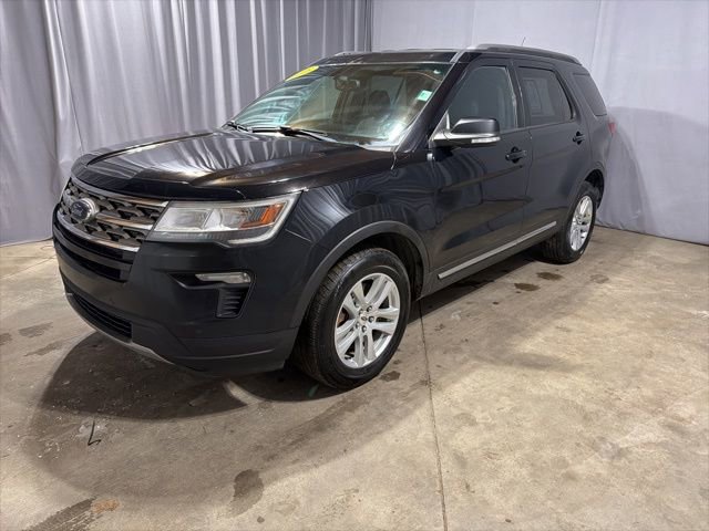 Used 2018 Ford Explorer XLT image 3