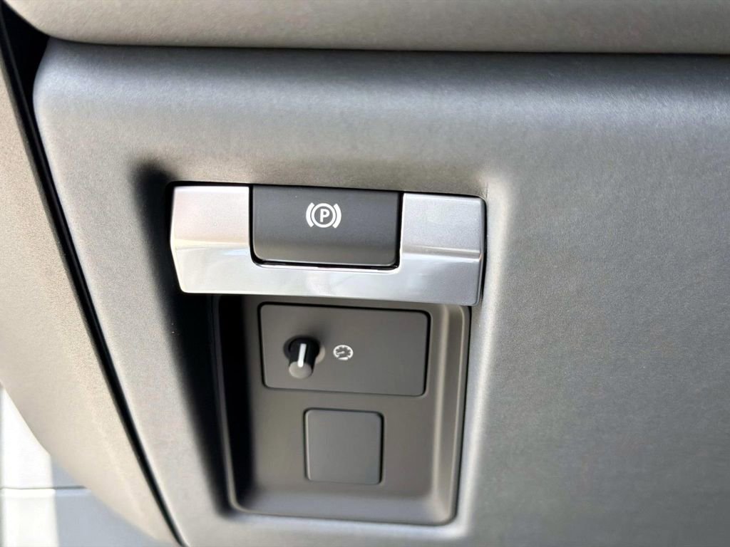 New 2026 Land Rover Defender 110 OCTA image 33