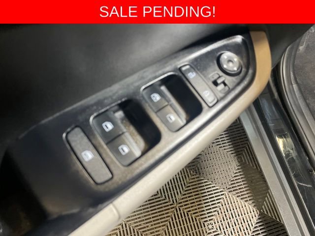 Used 2025 Hyundai Venue SEL image 11