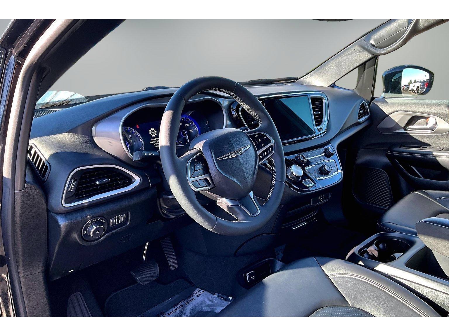 Used 2026 Chrysler Pacifica Select FWD image 13
