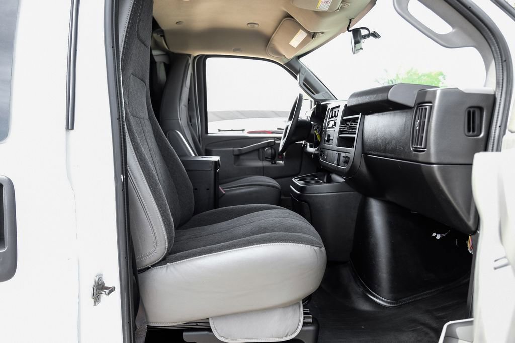 Used 2021 GMC Savana 2500 w/ Driver Convenience Package image 29