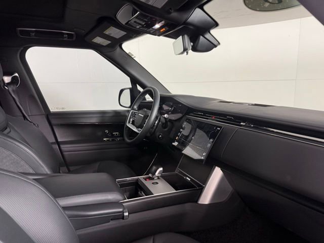 Certified 2025 Land Rover Range Rover SV AWD/4WD image 35