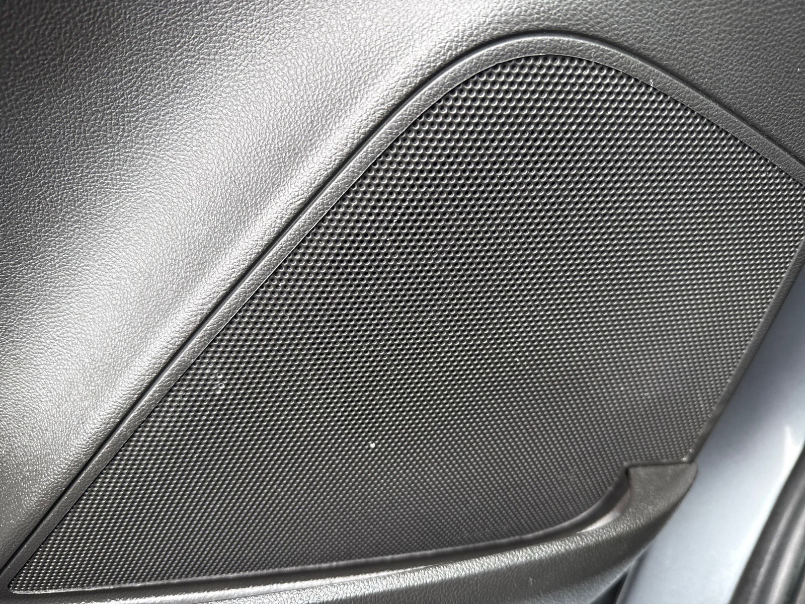 Used 2019 Chevrolet Trax LT w/ LT Convenience Package image 26