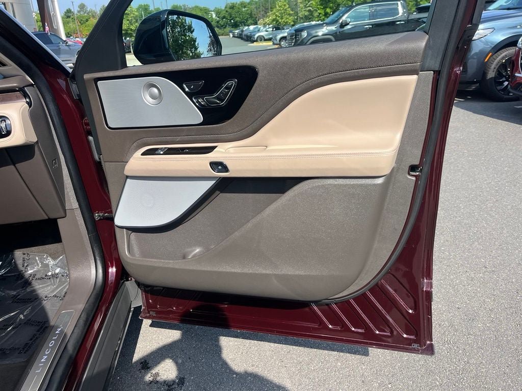Certified 2023 Lincoln Aviator Reserve w/ Equipment Group 201A AWD/4WD image 24
