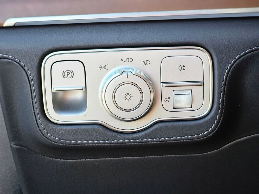 New 2026 Mercedes-Benz GLS 63 AMG 4MATIC image 29