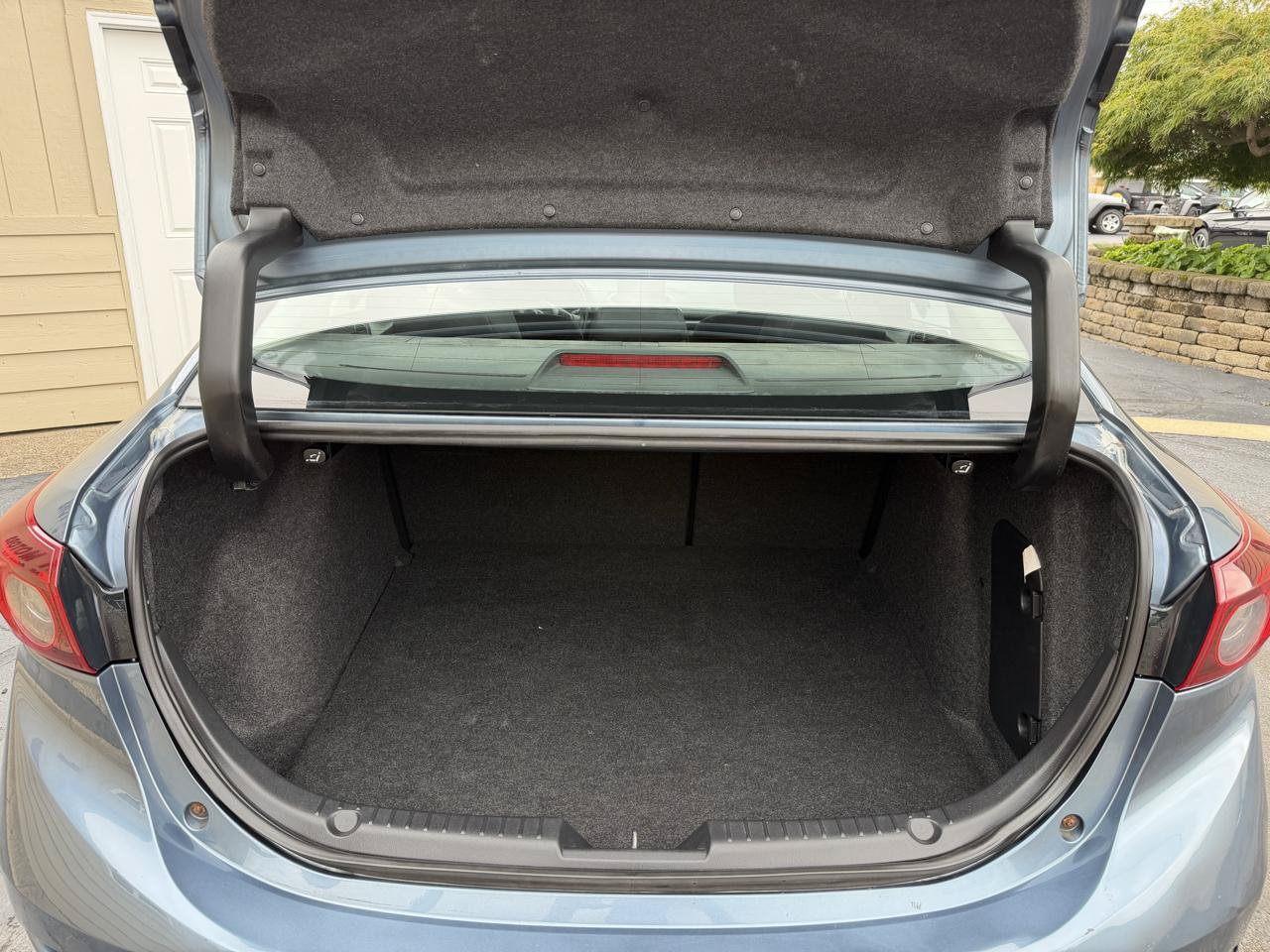 Used 2016 MAZDA MAZDA3 i Touring FWD image 14