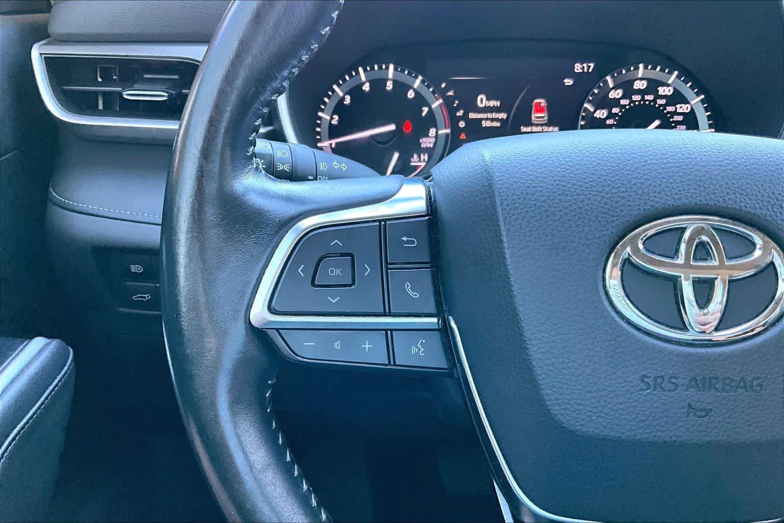 Used 2021 Toyota Highlander XLE AWD/4WD image 24