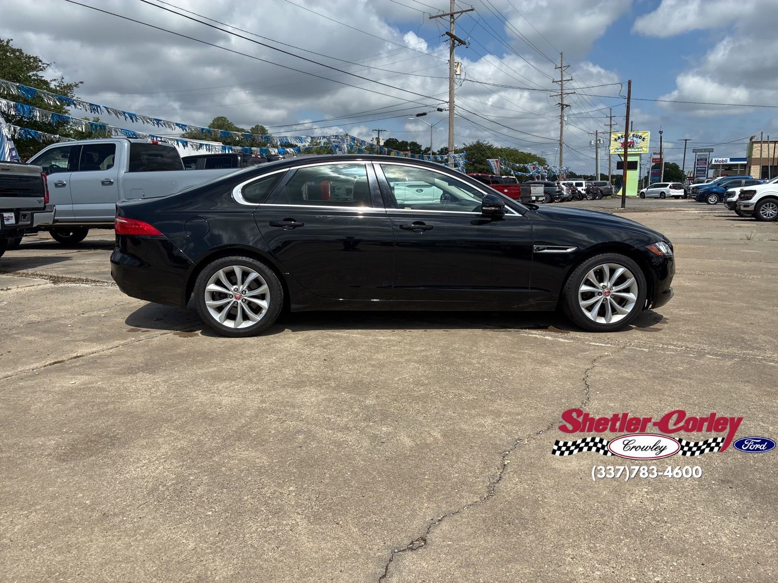 Used 2018 Jaguar XF Premium RWD image 17